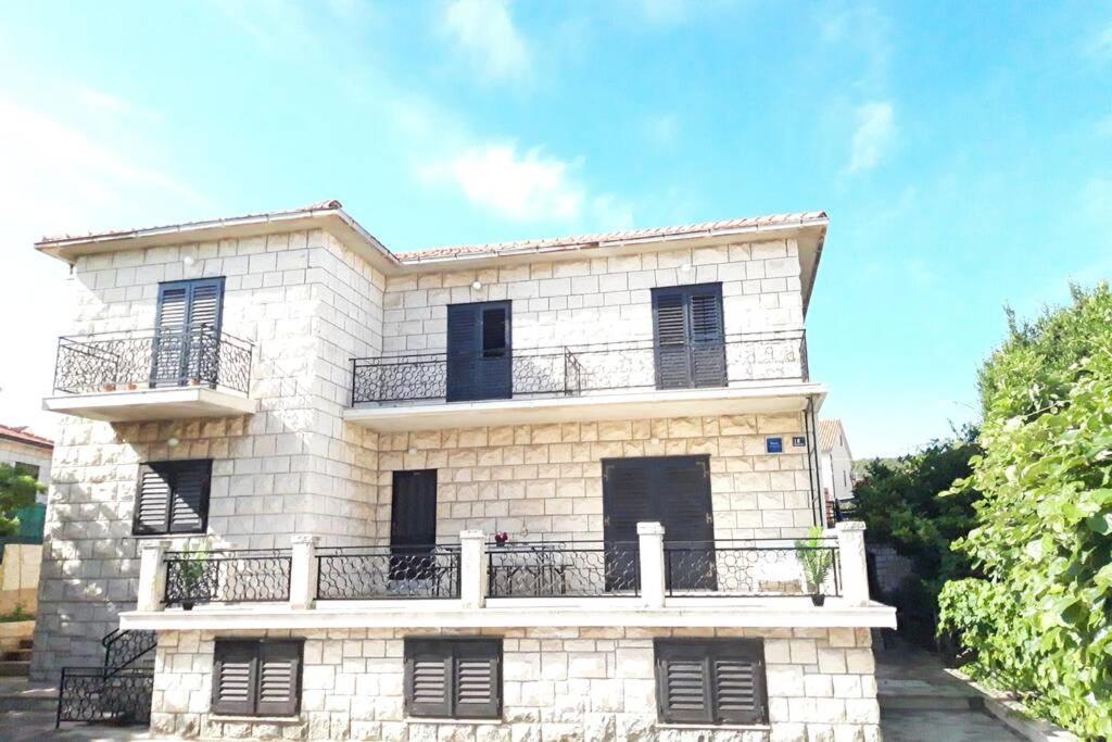 Giovanna - Spacious Lovely Apartment Supetar Buitenkant foto