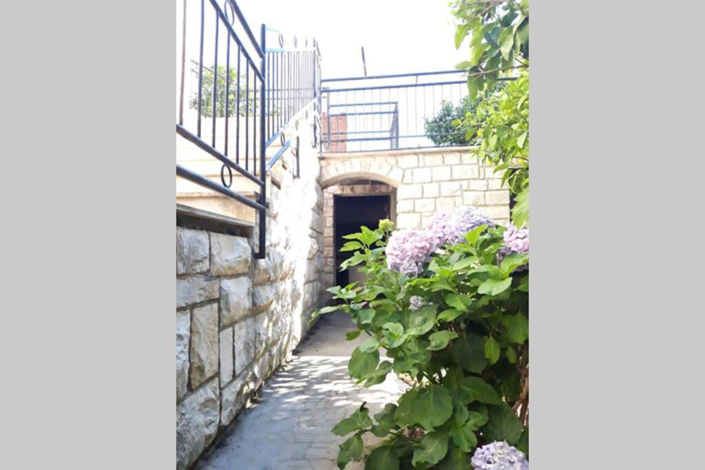 Giovanna - Spacious Lovely Apartment Supetar Buitenkant foto