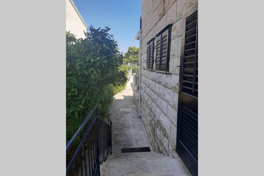 Giovanna - Spacious Lovely Apartment Supetar Buitenkant foto