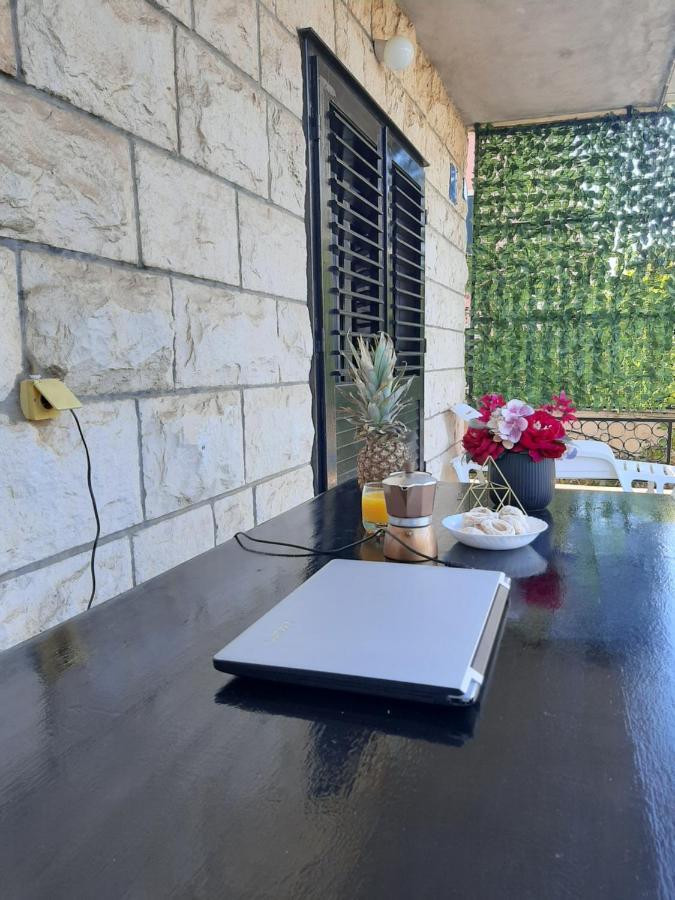 Giovanna - Spacious Lovely Apartment Supetar Buitenkant foto