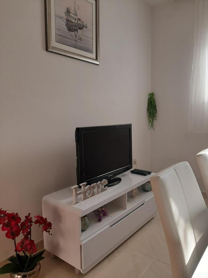 Giovanna - Spacious Lovely Apartment Supetar Buitenkant foto
