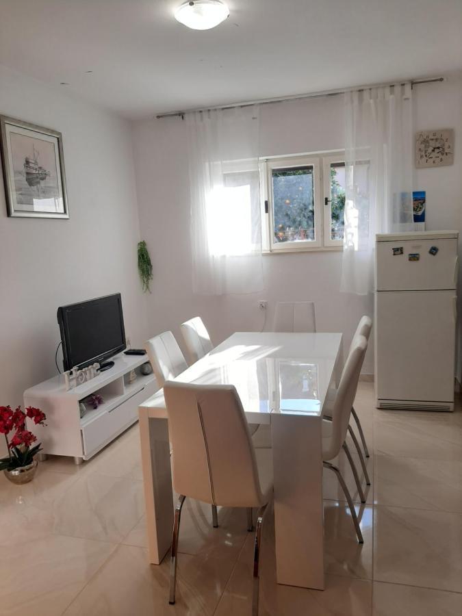 Giovanna - Spacious Lovely Apartment Supetar Buitenkant foto