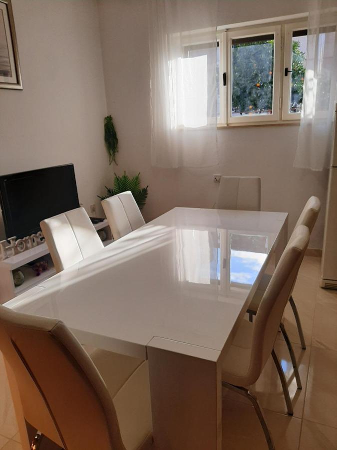 Giovanna - Spacious Lovely Apartment Supetar Buitenkant foto