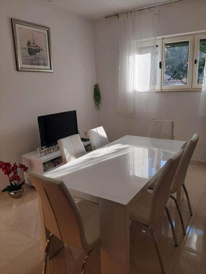 Giovanna - Spacious Lovely Apartment Supetar Buitenkant foto